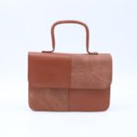 ⁦شنطة حقيبة يد نسائية بلونين بني غامق وبني فاتح⁩ - الصورة ⁦2⁩