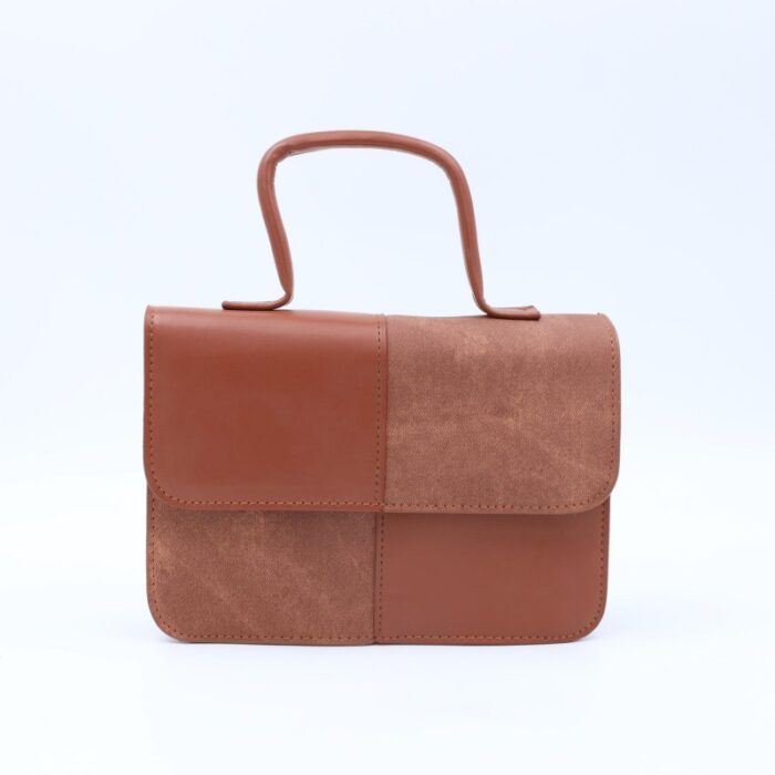 ⁦شنطة حقيبة يد نسائية بلونين بني غامق وبني فاتح⁩ - الصورة ⁦3⁩