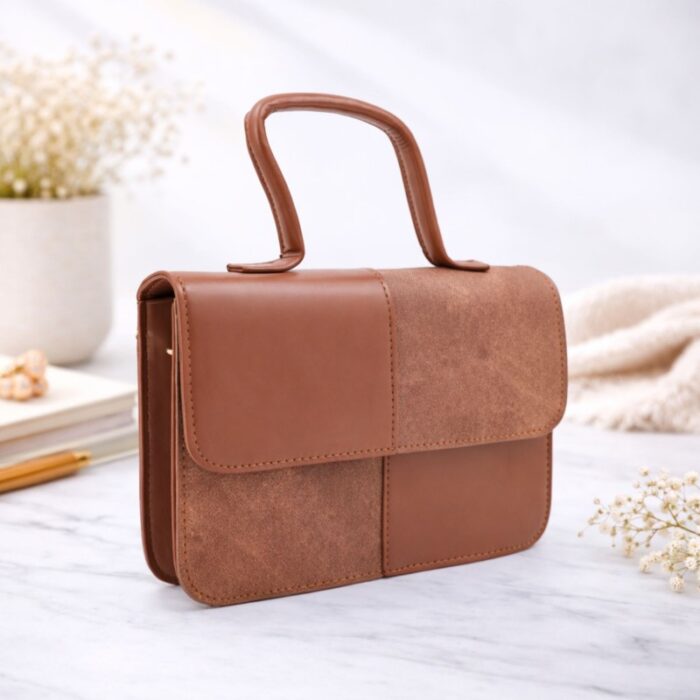 ⁦شنطة حقيبة يد نسائية بلونين بني غامق وبني فاتح⁩ - الصورة ⁦4⁩