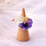 خاتم ورد طبيعي نهدي وابيض