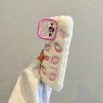 كفر فرو ايفون 16 برو ماكس بتصميم شفاه لون أصفر