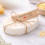 صابون على شكل خلية النحل برائحة الفانيلا مع ليف طبيعي صناعة يدوية