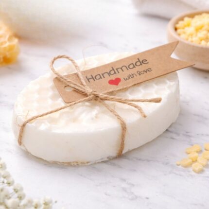 صابون على شكل خلية النحل برائحة الفانيلا مع ليف طبيعي صناعة يدوية