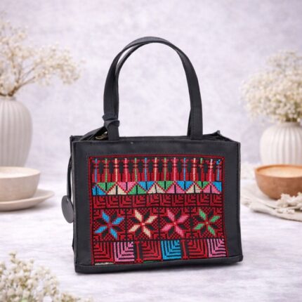 حقيبه بوكس مع تطريز لون اسود