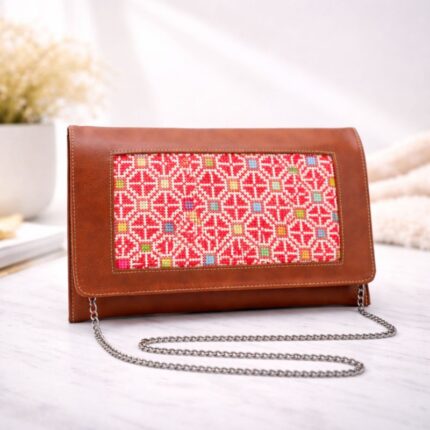 حقيبه كلاتش مع تطريز لون عسلي