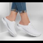 ⁦Skechers Women's Summits - Swift Step Shoes⁩ - الصورة ⁦2⁩