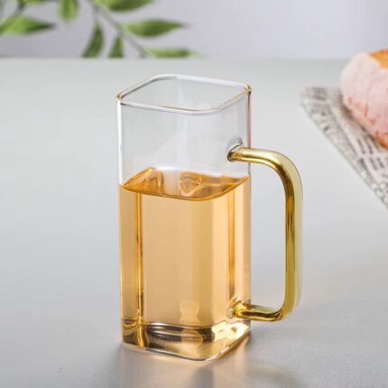 كاسة زجاج شفاف بغطاء بامبو خشبي مع مصاصة ومقبض لون اصفر ( ذهبي )