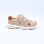 ⁦حذاء جلد رياضي بشريطين لاصق لون بيج وأبيض⁩ - الصورة ⁦4⁩