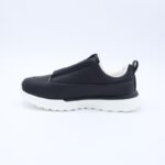 ⁦حذاء جلد بنعل مريح وعملي رياضي برباط وهمي لون أسود⁩ - الصورة ⁦4⁩