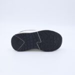 حذاء رياضي بشريط لاصق لون ابيض