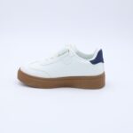 ⁦حذاء رياضي نعل عريض بناتي لون ابيض وكحلي⁩ - الصورة ⁦4⁩