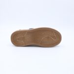 ⁦حذاء رياضي نعل عريض بناتي لون ابيض وكحلي⁩ - الصورة ⁦5⁩