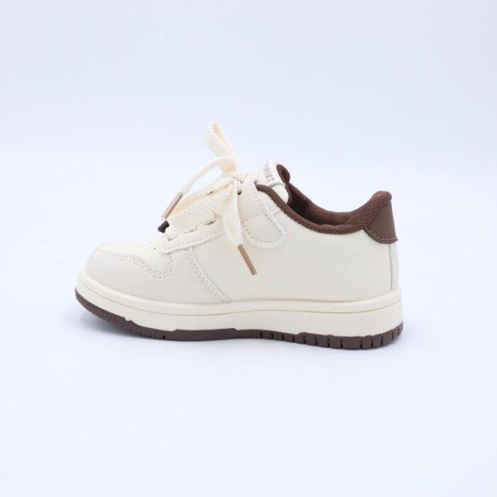 ⁦حذاء رياضي مع ستيكر لابوبو بشريط لاصق بناتي لون بيج وبني⁩ - الصورة ⁦5⁩