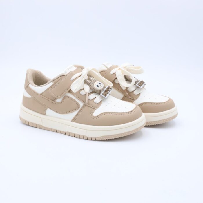 ⁦حذاء رياضي بشريط مع ستيكر لابوبو لاصق بناتي لون بيج وابيض⁩ - الصورة ⁦2⁩