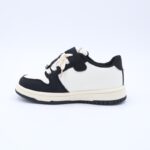 ⁦حذاء رياضي مع ستيكر لابوبو بشريط لاصق بناتي لون أسود وابيض⁩ - الصورة ⁦6⁩