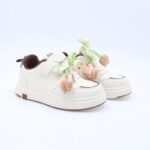 حذاء رياضي للأطفال لون ابيض وبني