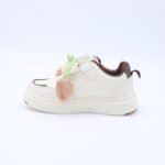 ⁦حذاء رياضي للأطفال لون ابيض وبني⁩ - الصورة ⁦4⁩