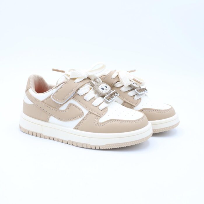 ⁦حذاء رياضي بشريط لاصق بناتي لون كاكي وابيض⁩ - الصورة ⁦2⁩