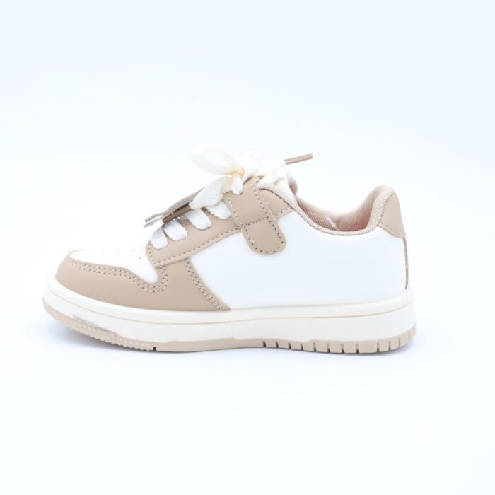 ⁦حذاء رياضي بشريط لاصق بناتي لون كاكي وابيض⁩ - الصورة ⁦6⁩