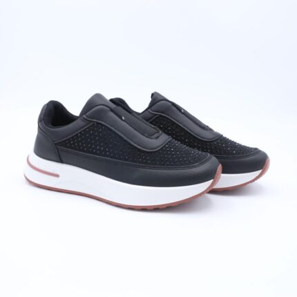 حذاء رياضي بنعل مريح وعملي للنساء لون اسود