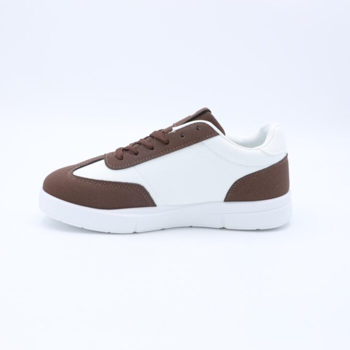 ⁦حذاء رياضي جلد للنساء لون بني وابيض⁩ - الصورة ⁦5⁩