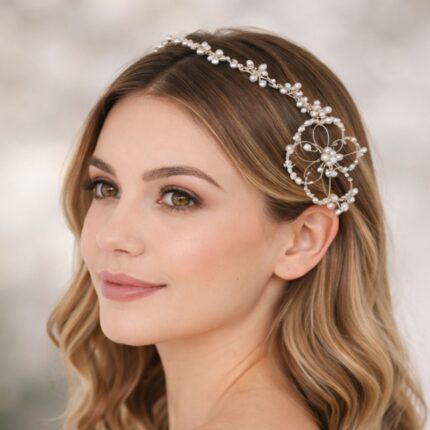 هيدبيس للشعر لون فضي مع خرز كرستال شفاف و لولو ع شكل ورده