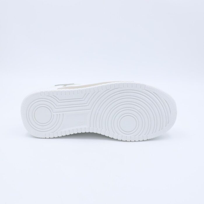 ⁦بوت ستاتي جلد لون ابيض ونعل ابيض⁩ - الصورة ⁦5⁩