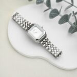 ⁦ساعة يد نسائية أنيقة لون فضي⁩ - الصورة ⁦2⁩