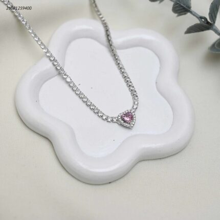 سلسال مع حجر شكل قلب واحجار الزركون لون فضي وزهري