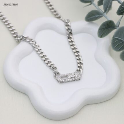 سلسال جنزير مع شكل بيضاوي مع زركون لون فضي