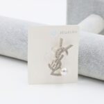 بروش شكل ماركة مع زركون لون فضي