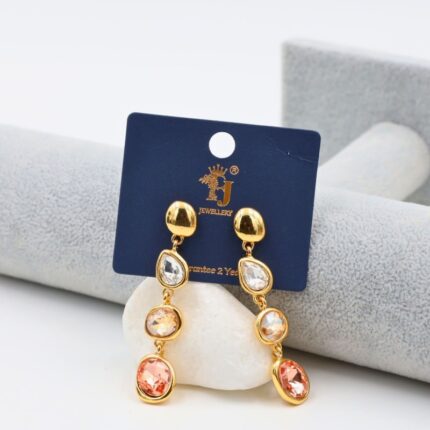 حلق متدلي مع خرزات ملونة لون ذهبي