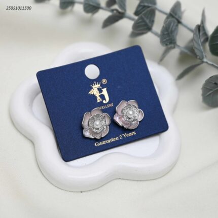 حلق على شكل وردة ملونة مع زركون لون فضي وزهري