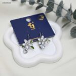 حلق شكل وردة مجسمة مع زركون لون فضي