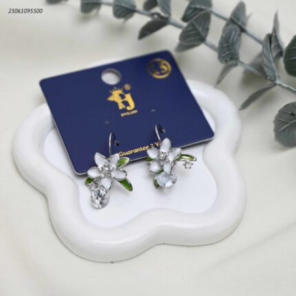 حلق شكل وردة مجسمة مع زركون لون فضي