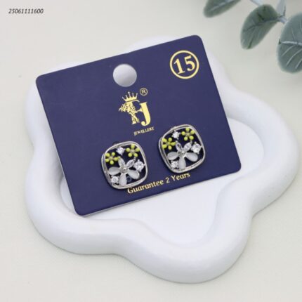 حلق اطار مربع مع ورود ملونة لون فضي