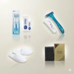 بكج عناية شخصية متكامل يضم 2 فرشاة أسنان مع 2 معجون أسنان، شفرة حلاقة للرجال مع كريم حلاقة، 2 ملمّع أحذية، و2 شبشب فندقي فاخر.