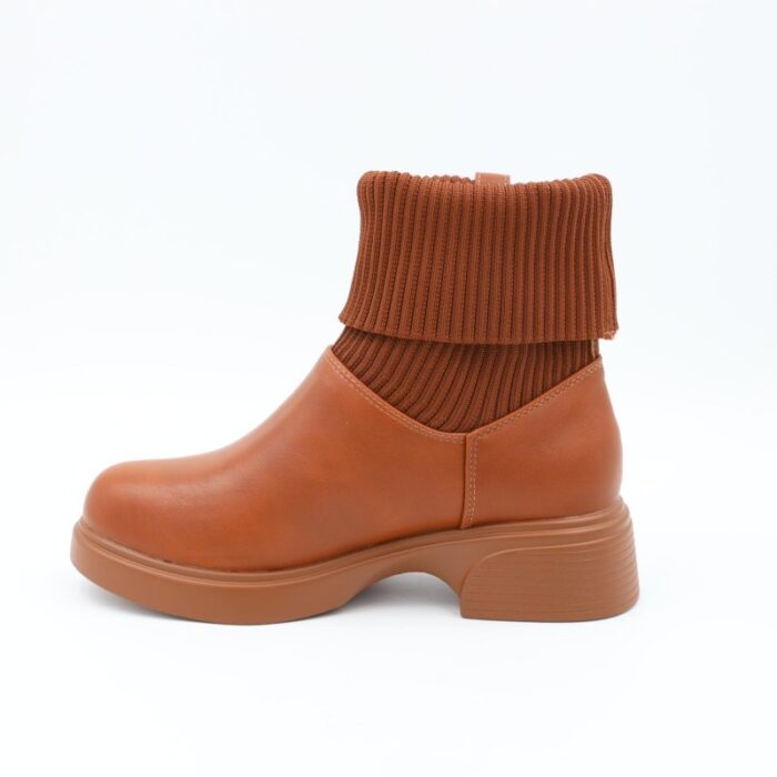 ⁦جزمة مع كعب للنساء لون عسلي⁩ - الصورة ⁦2⁩