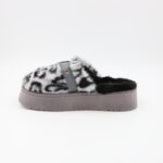 ⁦شبشب شتوي للنساء لون سكني و أسود⁩ - الصورة ⁦3⁩