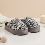 ⁦شبشب شتوي للنساء لون سكني و أسود⁩ - الصورة ⁦7⁩