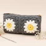 ⁦مقلمة صوف مربعات لون سكني وأبيض - نكشة فن⁩ - الصورة ⁦4⁩