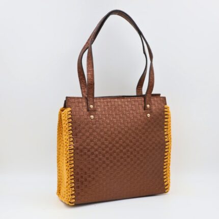 شنطة جلد جوانب كروشية مع يد جلد لون بني - نكشة فن