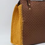 ⁦شنطة جلد جوانب كروشية مع يد جلد لون بني - نكشة فن⁩ - الصورة ⁦2⁩