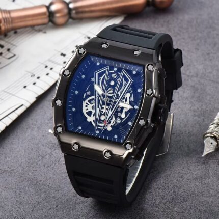 ساعة يد رجالية بتصميم عصري حزام سيليكون متين لون أسود