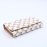 ⁦جزدان نقشة مربعات لون أبيض⁩ - الصورة ⁦2⁩