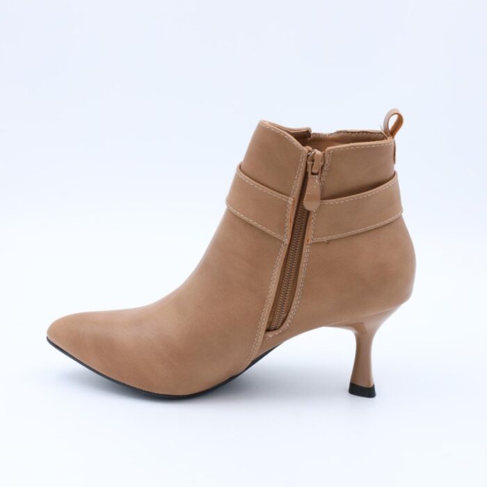 ⁦جزمة نسائية كعب مسمار بسحاب بتصميم متوسط الطول لون بيج⁩ - الصورة ⁦3⁩