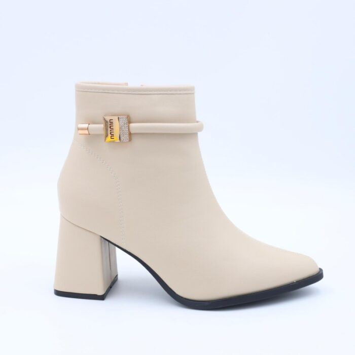 ⁦جزمة نسائية كعب طويل بسحاب بتصميم متوسط الطول لون أوفوايت⁩ - الصورة ⁦6⁩