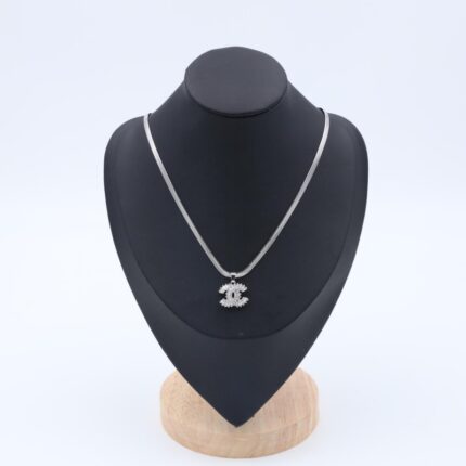 سلسال فضي عريض مع احجار زركون فضي