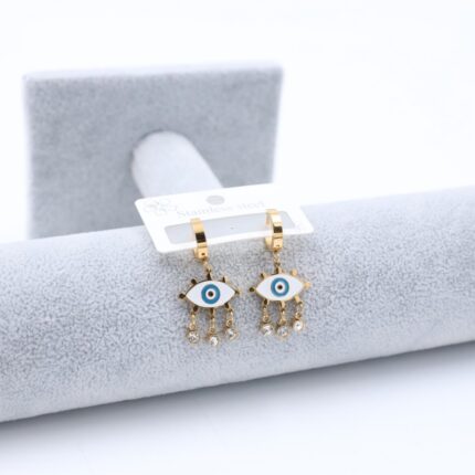 حلق ذهبي بتصميم عين