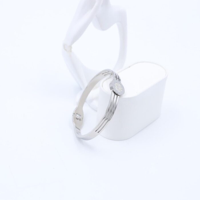 ⁦سوار لون فضي بتصميم دائره⁩ - الصورة ⁦2⁩